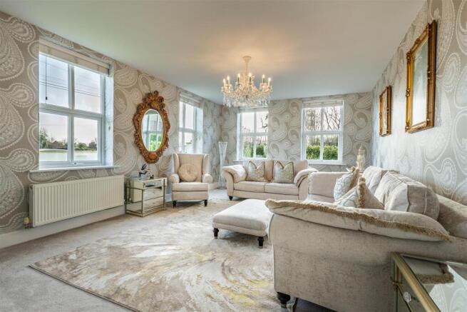 4 bed Detached for sale Image 10