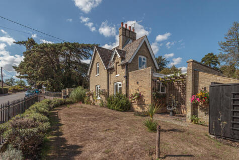 Warren Hill Road, Woodbridge, IP12 4DT