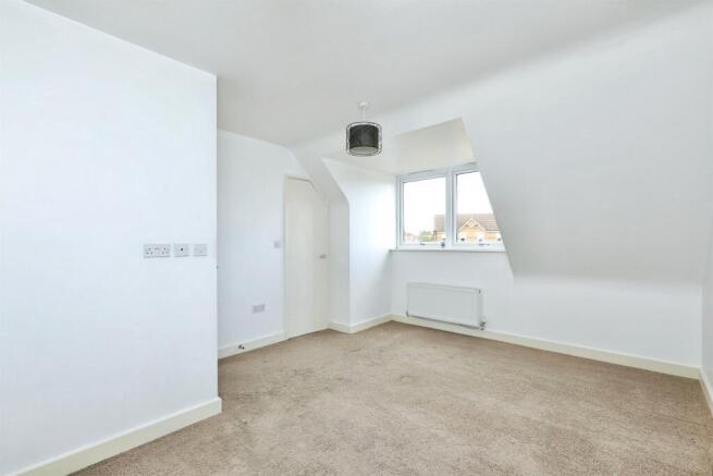 4 bed Detached for sale Image 10