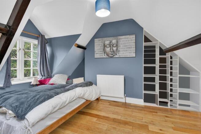 4 bed Link Detached House for sale Image 9