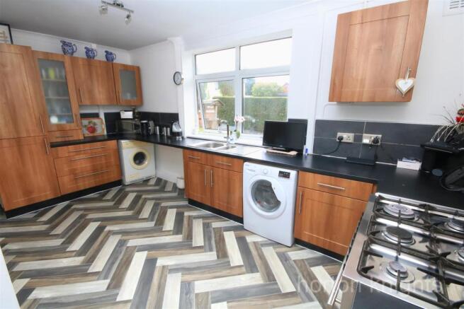 FITTED KITCHEN