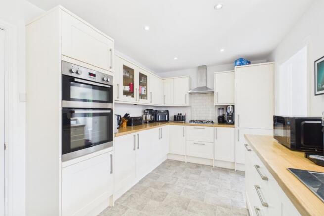 4 bed Detached for sale Image 6