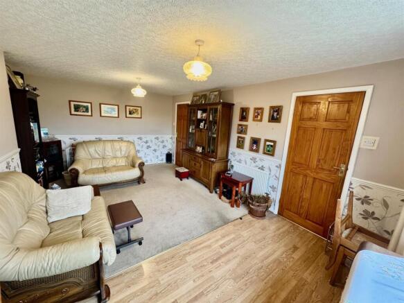 2 bed Semi-Detached Bungalow for sale Image 7