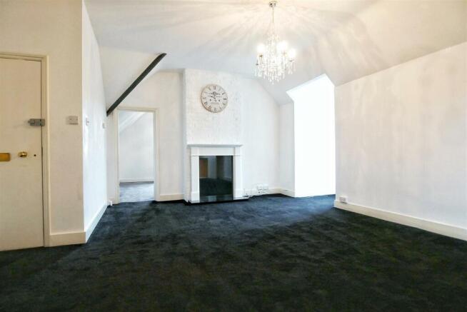Living Room (3).jpg
