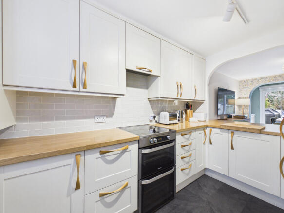 CAM01984G0-PR0553-STILL002