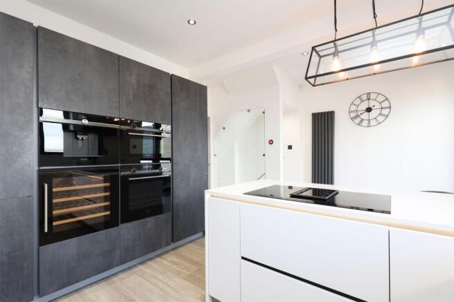 4 bed Semi-Detached to rent Image 7