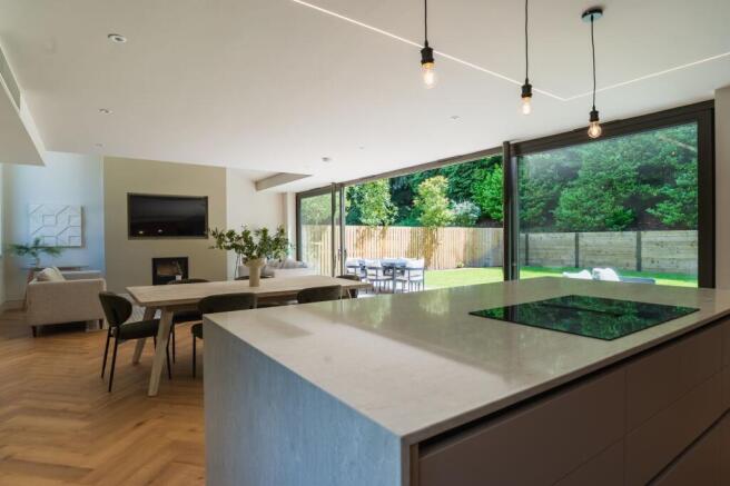 4 bed Detached for sale Image 11