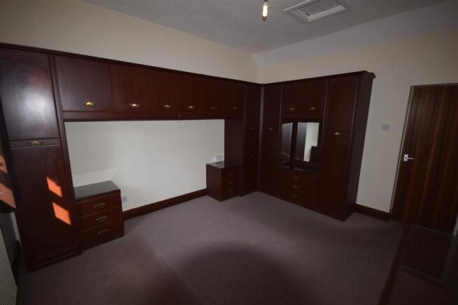29 Hall St Bed1a.JPG