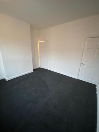2 bed Terraced to rent Image 4