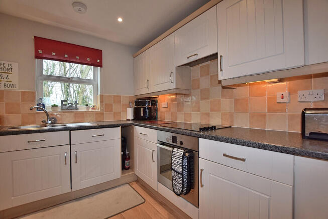 2 bed Apartment for sale Image 5