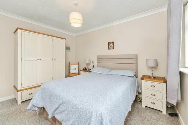 2 bed Semi-Detached Bungalow for sale Image 8