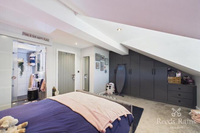 4 bed Semi-Detached for sale Image 10