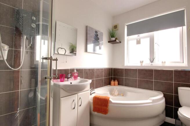 3 bed Terraced for sale Image 10