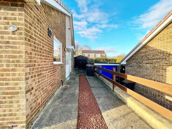 Garage & Driveway.jpg