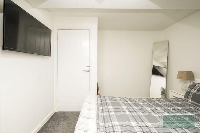 4 bed Semi-Detached for sale Image 10