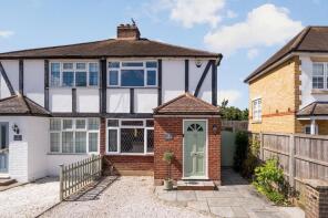 2 Maple Tree Cottage, Burwood Close, Hersham, Walton-on-thames KT12 4JL