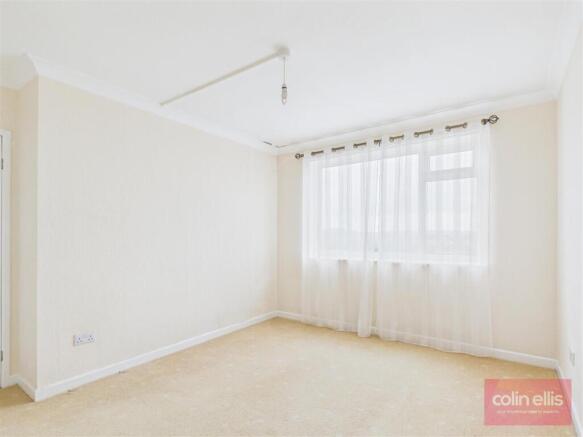2 bed Ground Flat for sale Image 9