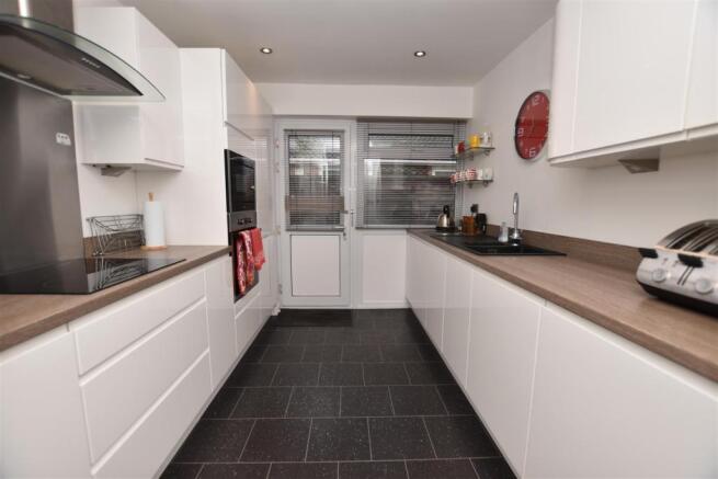 CONTEMPORARY KITCHEN