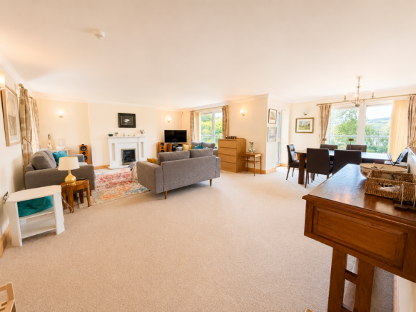 2 bed Ground Flat for sale Image 9