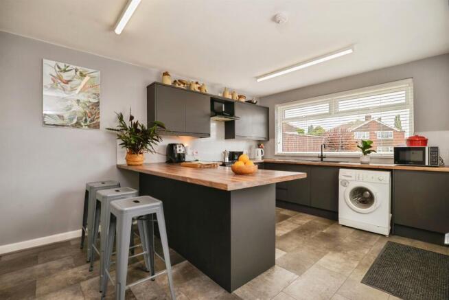 3 bed Semi-Detached for sale Image 7