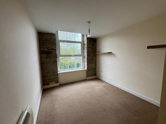 2 bed Apartment to rent Image 4