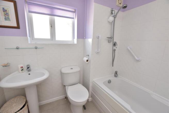 BATHROOM/WC