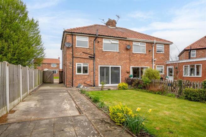 3 bed Semi-Detached to rent Image 12