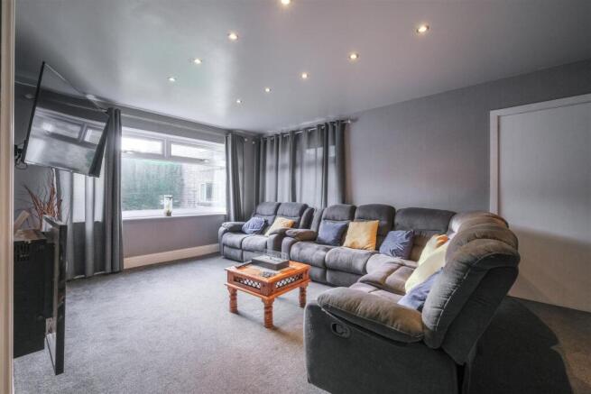 4 bed Detached Bungalow for sale Image 7