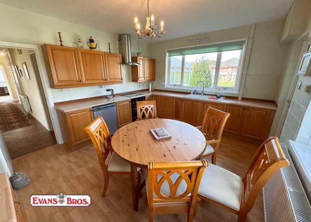 KITCHEN / BREAKFAST ROOM