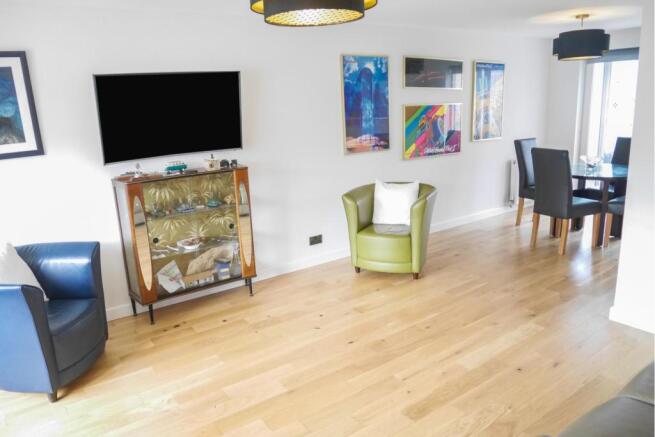 Lounge/Dining Room