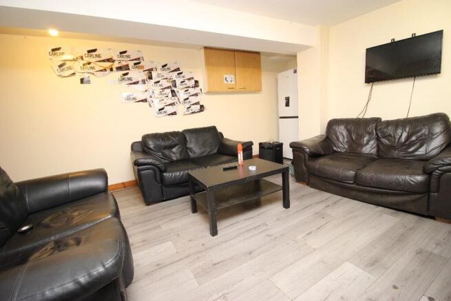 7 bed End of Terrace to rent Image 4
