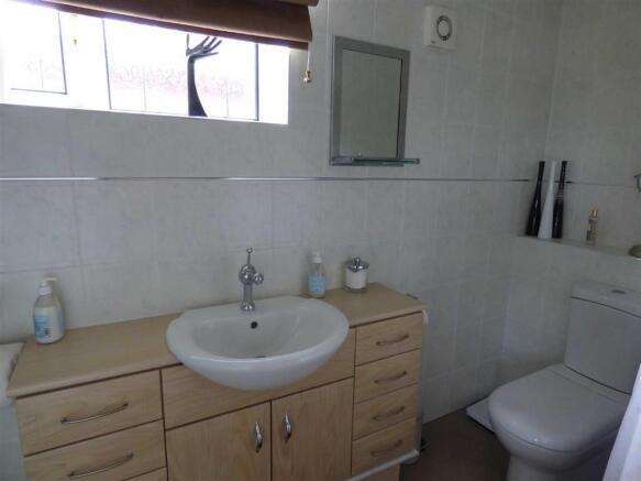 ENSUITE SHOWER ROOM
