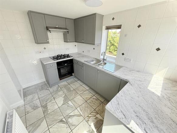 FITTED KITCHEN