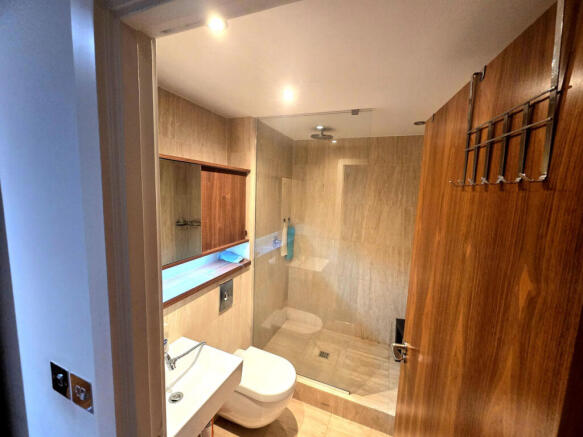 2 bed Apartment to rent Image 4