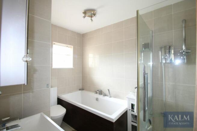 SHARED BATHROOM 