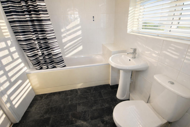 2 bed Apartment to rent Image 6