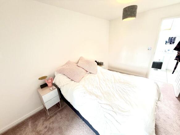 3 bed Semi-Detached for sale Image 11