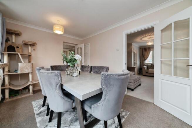 4 bed Semi-Detached for sale Image 8