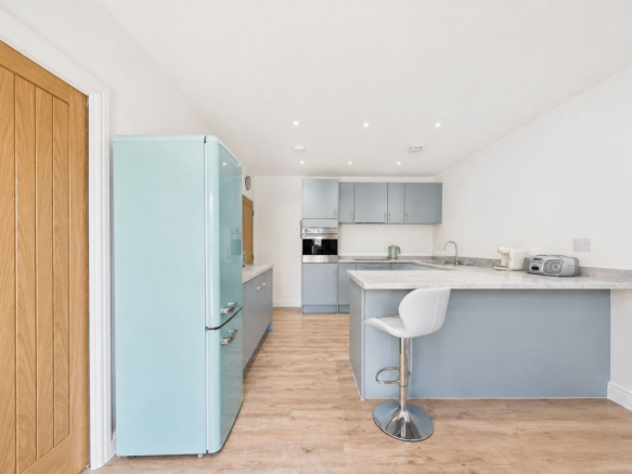 KITCHEN / DINING ROOM