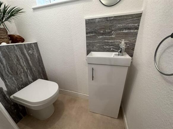 Cloakroom/wc