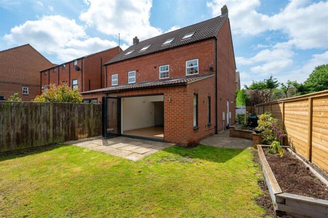 EXTERNAL / GARDEN