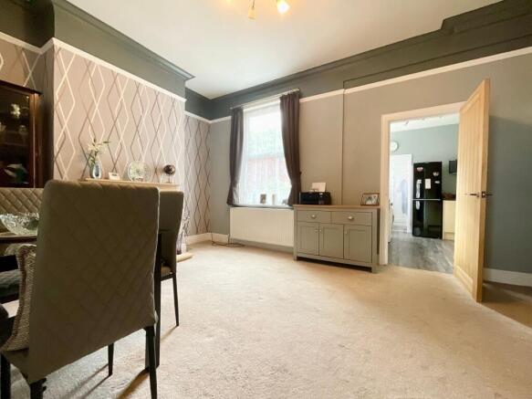 5 bed Semi-Detached for sale Image 9