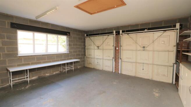 3 broadgates garage.jpg