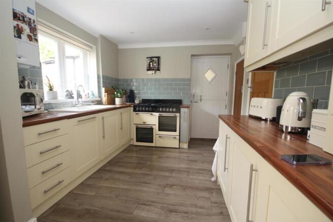 KITCHEN / BREAKFAST ROOM
