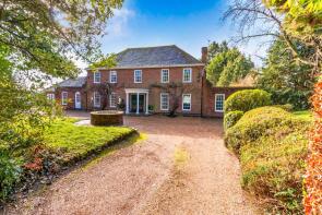 Well House, Eastbourne Road, Ridgewood, Uckfield TN22 5QL