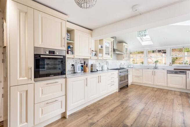 Kitchen 1.jpg