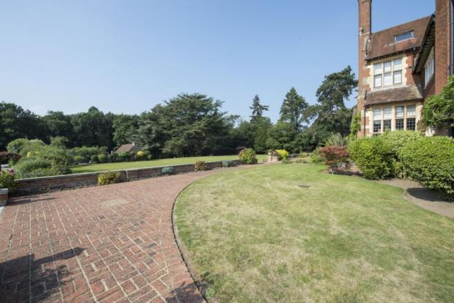 framewood-manor-05