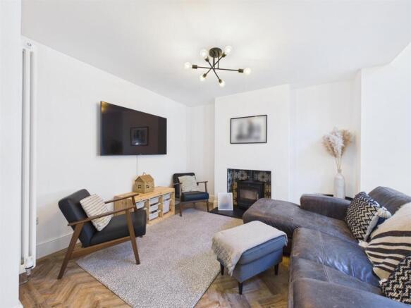 Lounge & Dining Area