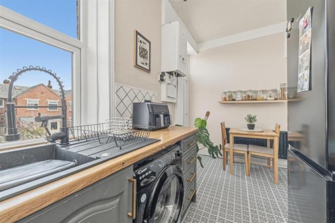 2 bed Terraced for sale Image 8