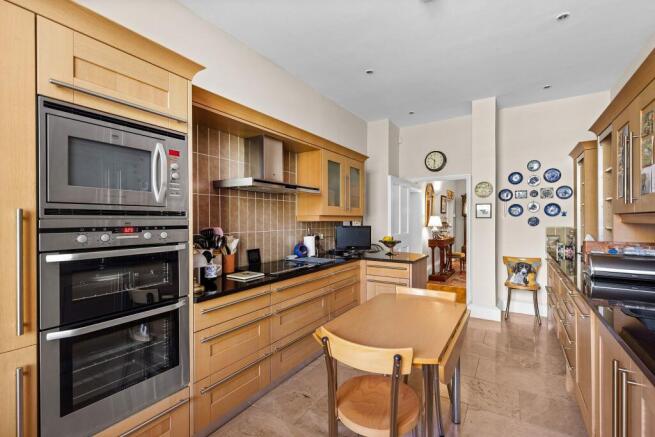 2 bed Apartment for sale Image 12